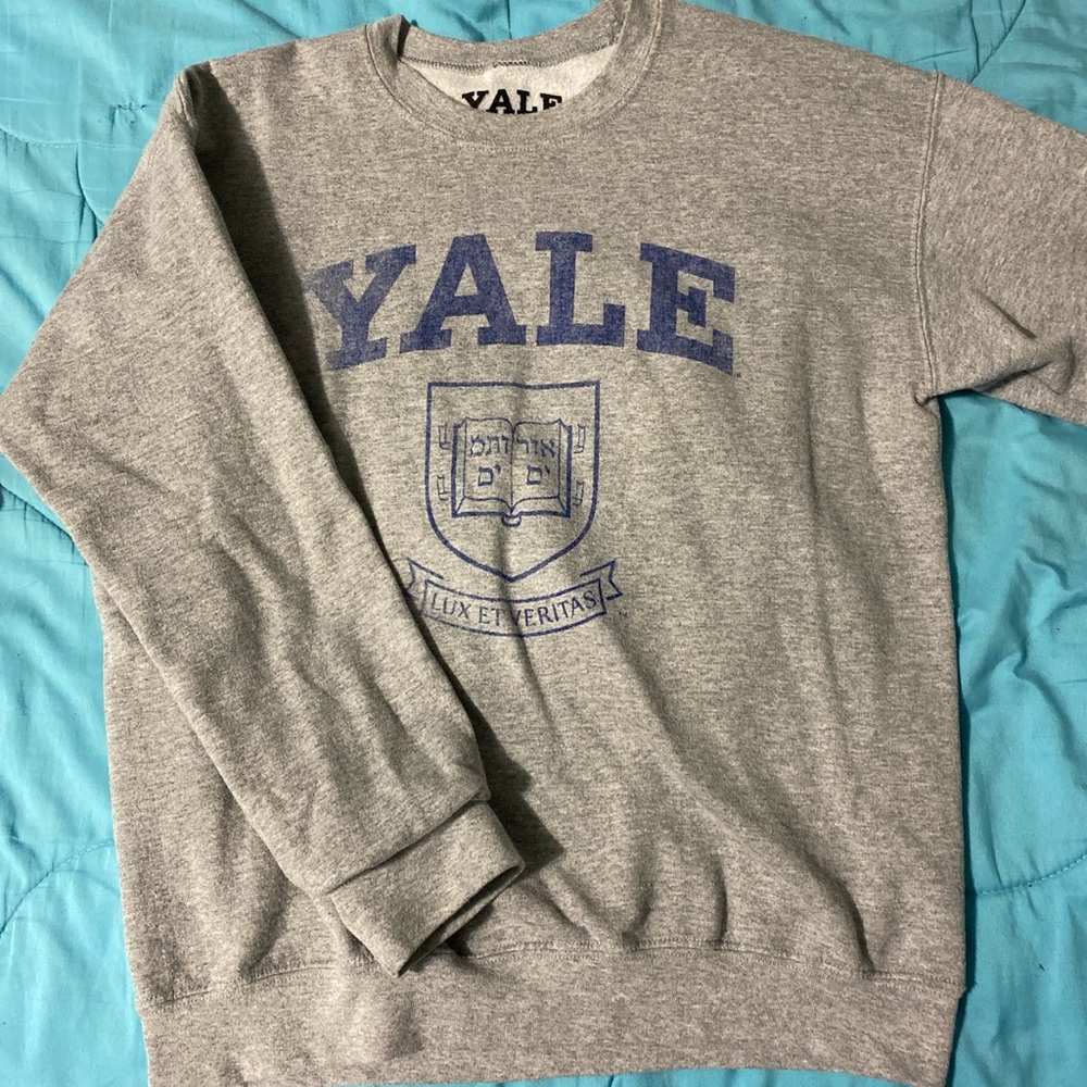 UNISEX vintage grey Yale crewneck.